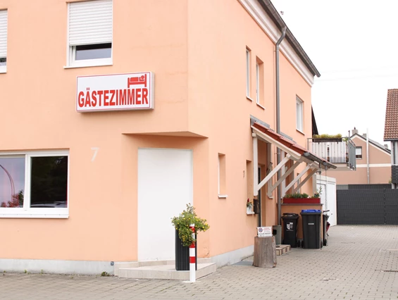 MonteurZimmer: Gästezimmer Hong
