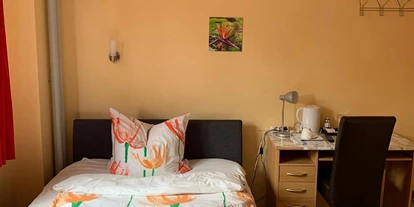 Monteur-Zimmer - Aystetten - Gästezimmer Hong