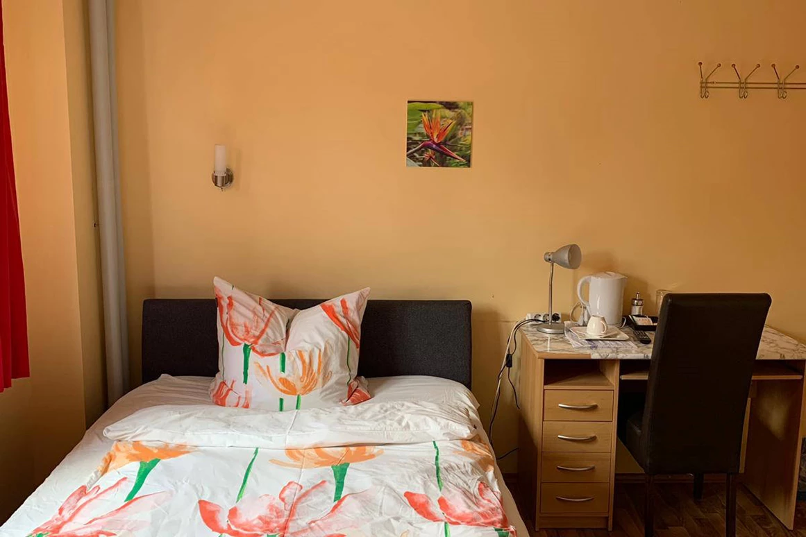 MonteurZimmer: Gästezimmer Hong