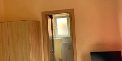 Monteur-Zimmer - Aystetten - Gästezimmer Hong