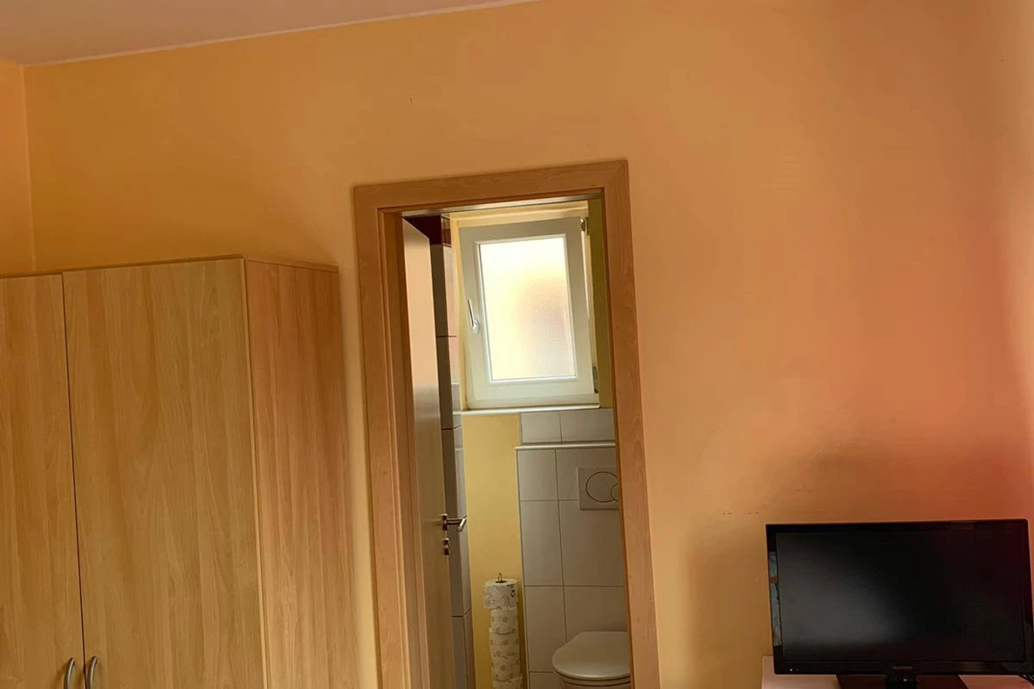 MonteurZimmer: Gästezimmer Hong