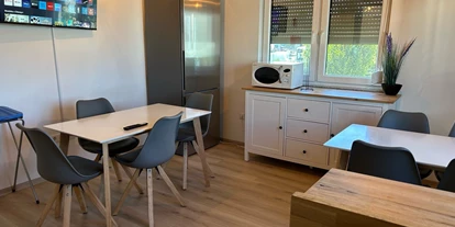 Monteur-Zimmer - Preis pro Nacht - Moderne Küche mit Vollausstattung Klima Smart TV Wlan Grillplatz BBQ in 86368 Gersthofen