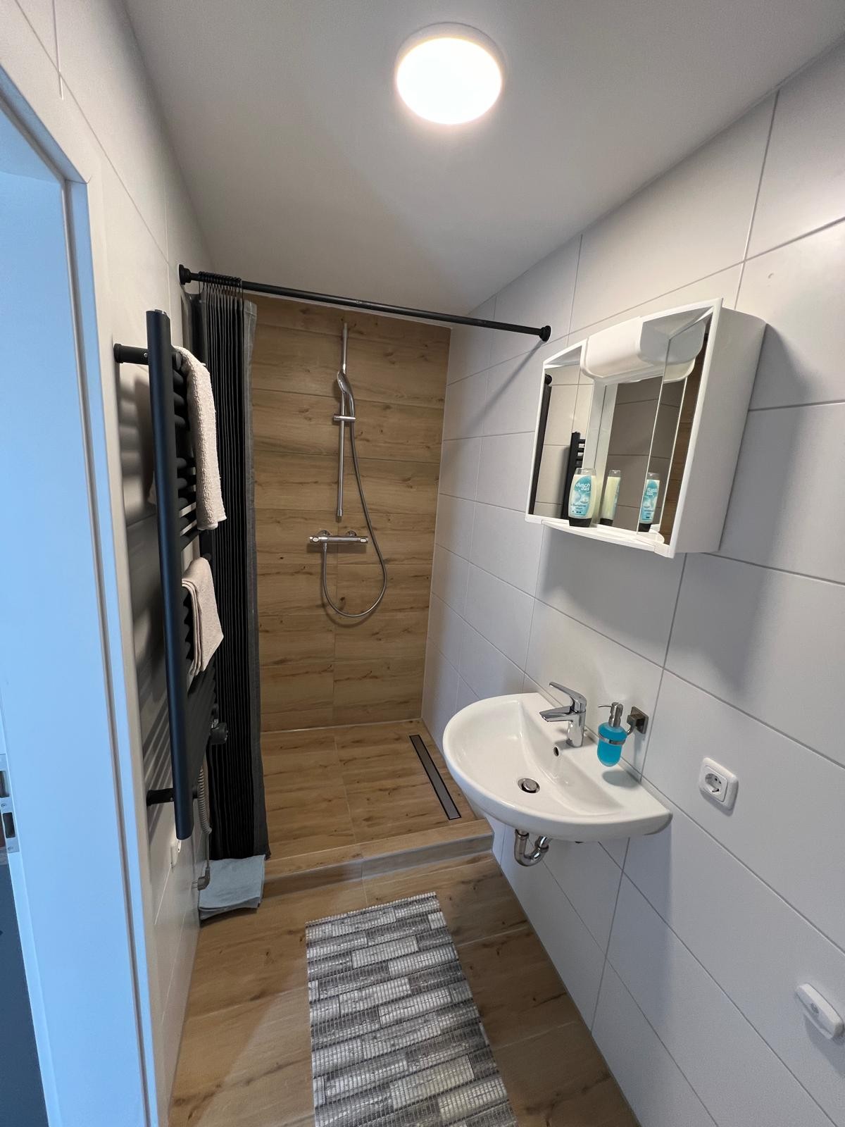 Monteur-Zimmer - Wehringen - Smart Wohnen Dasing in 86453 Dasing