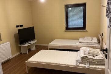 Monteur-Zimmer - Königsbrunn - NEU SANIERTE WOHNUNG, PERFEKT FÜR MONTEURE