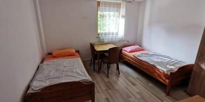 Monteur-Zimmer - Aystetten - Pansion Inac