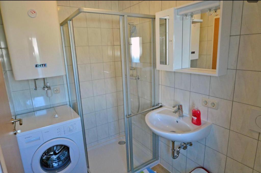 Monteur-Zimmer - Fernseher - Gombotz Ferienwohnung