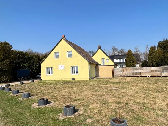 MonteurZimmer: CT PENSION - Monteurwohnungen mit eigenem Garten