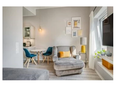 MonteurZimmer: One Moment Boardinghouse. Restaurant & Bar