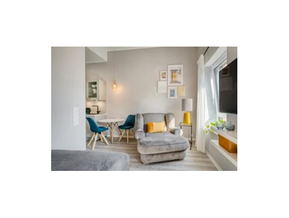MonteurZimmer: One Moment Boardinghouse. Restaurant & Bar
