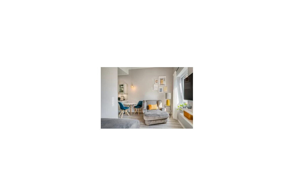 MonteurZimmer: One Moment Boardinghouse. Restaurant & Bar