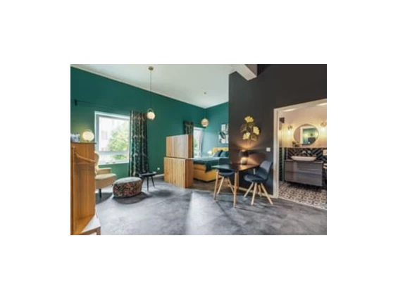 MonteurZimmer: One Moment Boardinghouse. Restaurant & Bar