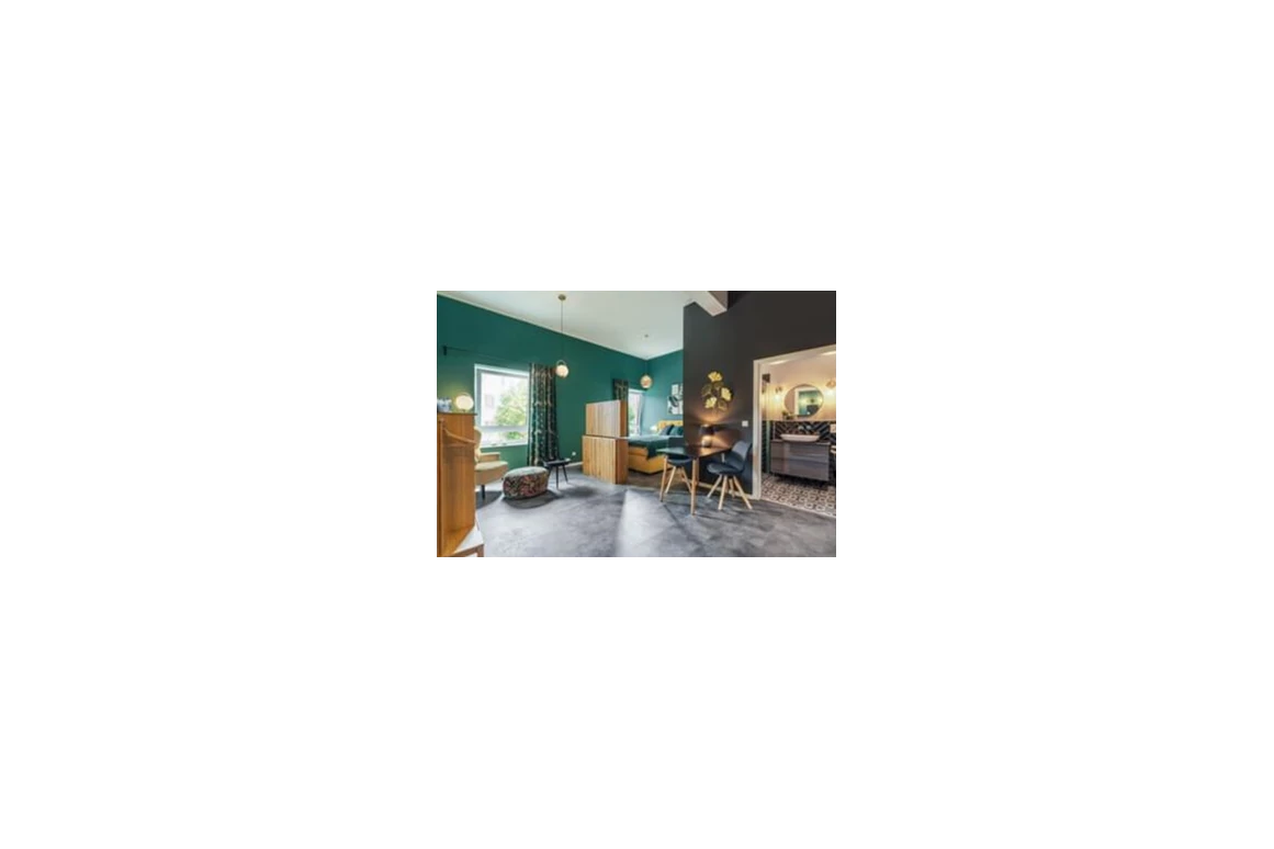 MonteurZimmer: One Moment Boardinghouse. Restaurant & Bar