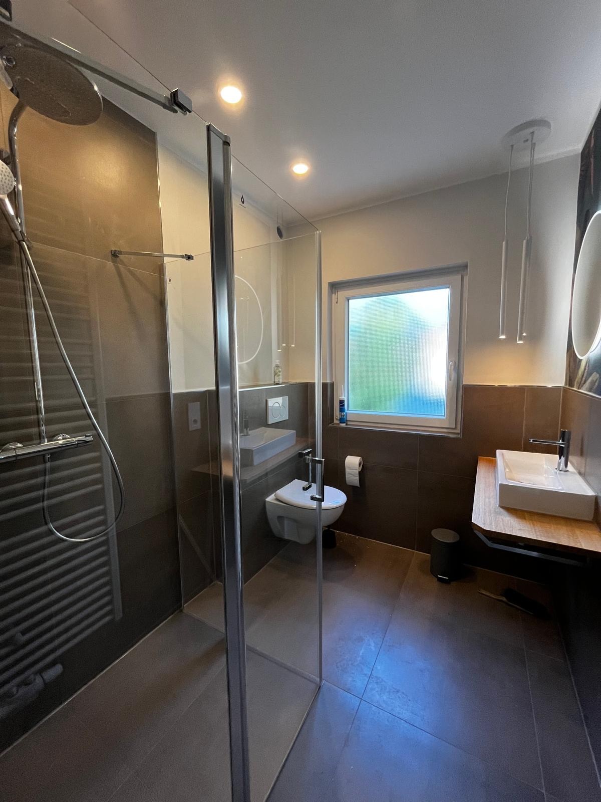 Monteur-Zimmer - Bückeburg - Gästehaus Windmühlenweg, 4 Schlafzimmer, 112 qm, neu und modern in 32139 Spenge