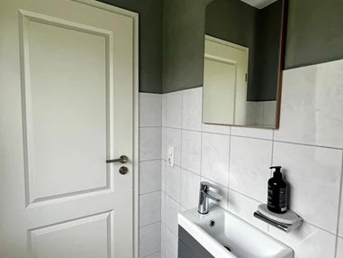 MonteurZimmer: Gästehaus Windmühlenweg, 4 Schlafzimmer, 112 qm, neu und modern in 32139 Spenge
