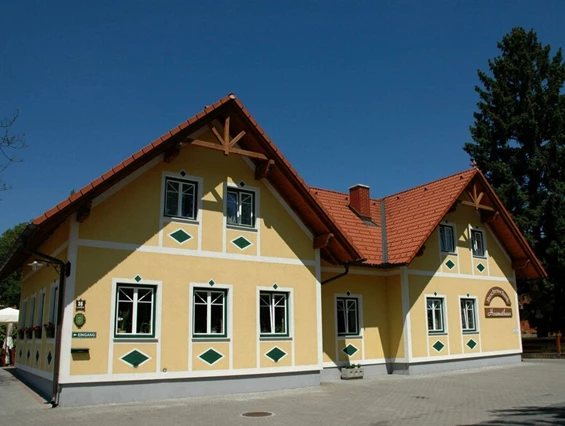 MonteurZimmer: Burschenschank u. Gästezimmer Hoamathaus