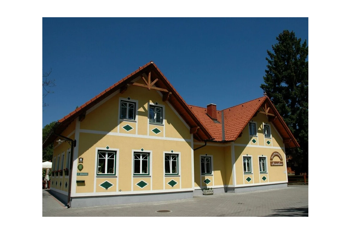 MonteurZimmer: Burschenschank u. Gästezimmer Hoamathaus