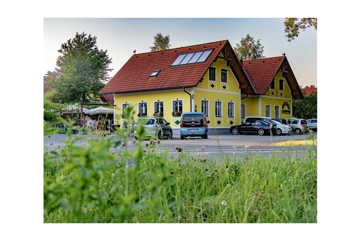 MonteurZimmer: Burschenschank u. Gästezimmer Hoamathaus