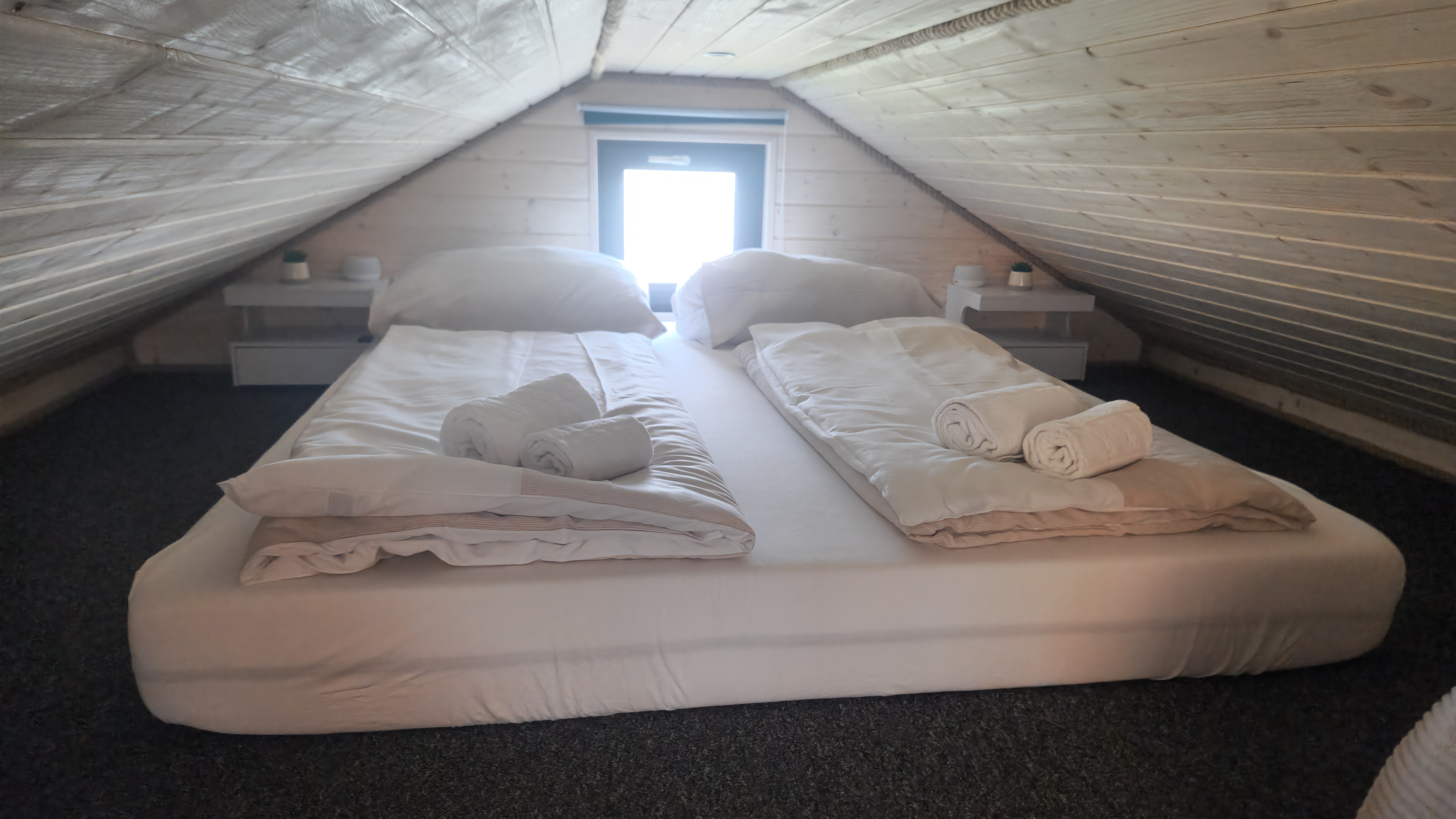 MonteurZimmer: Doppelbett im Schlafloft - Smi's Tiny House