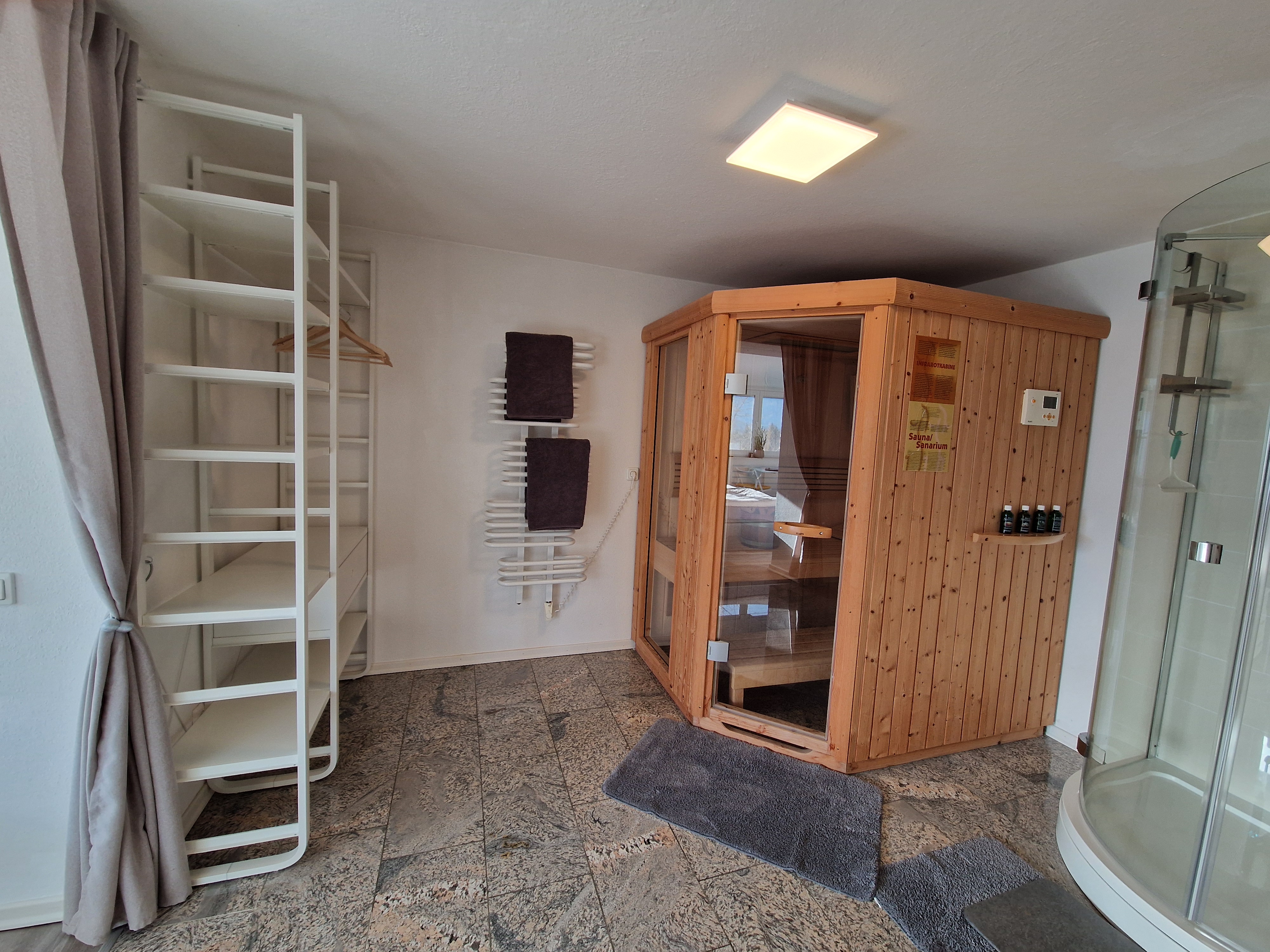 MonteurZimmer: Ruhiges Apartment mit Sauna