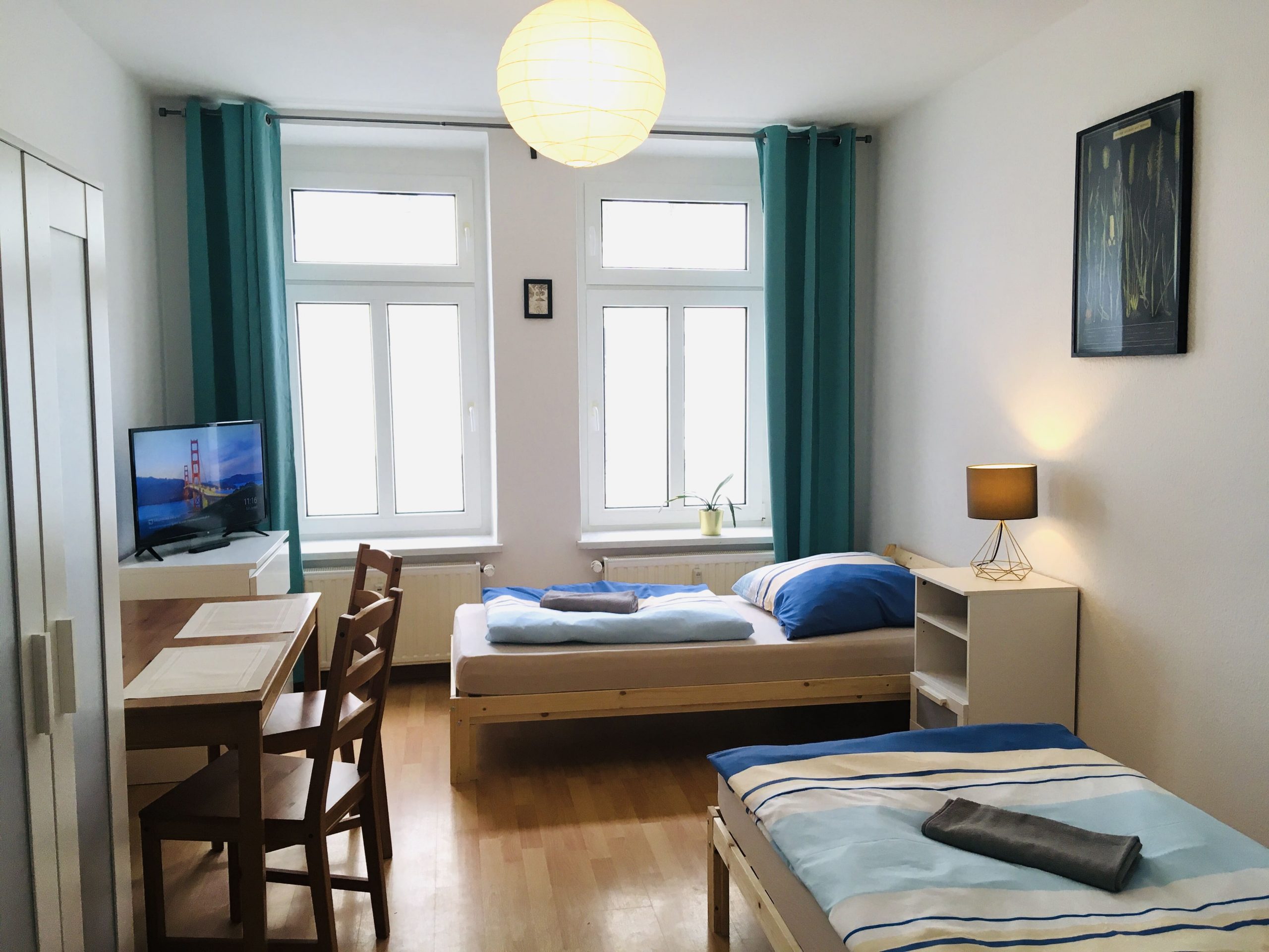 Monteur-Zimmer - https://monteurzimmerleipzig24.de/wp-content/uploads/2025/01/Schlafzimmer-Monteurwohnung-1-min-scaled.jpg - Monteurzimmer Leipzig 24