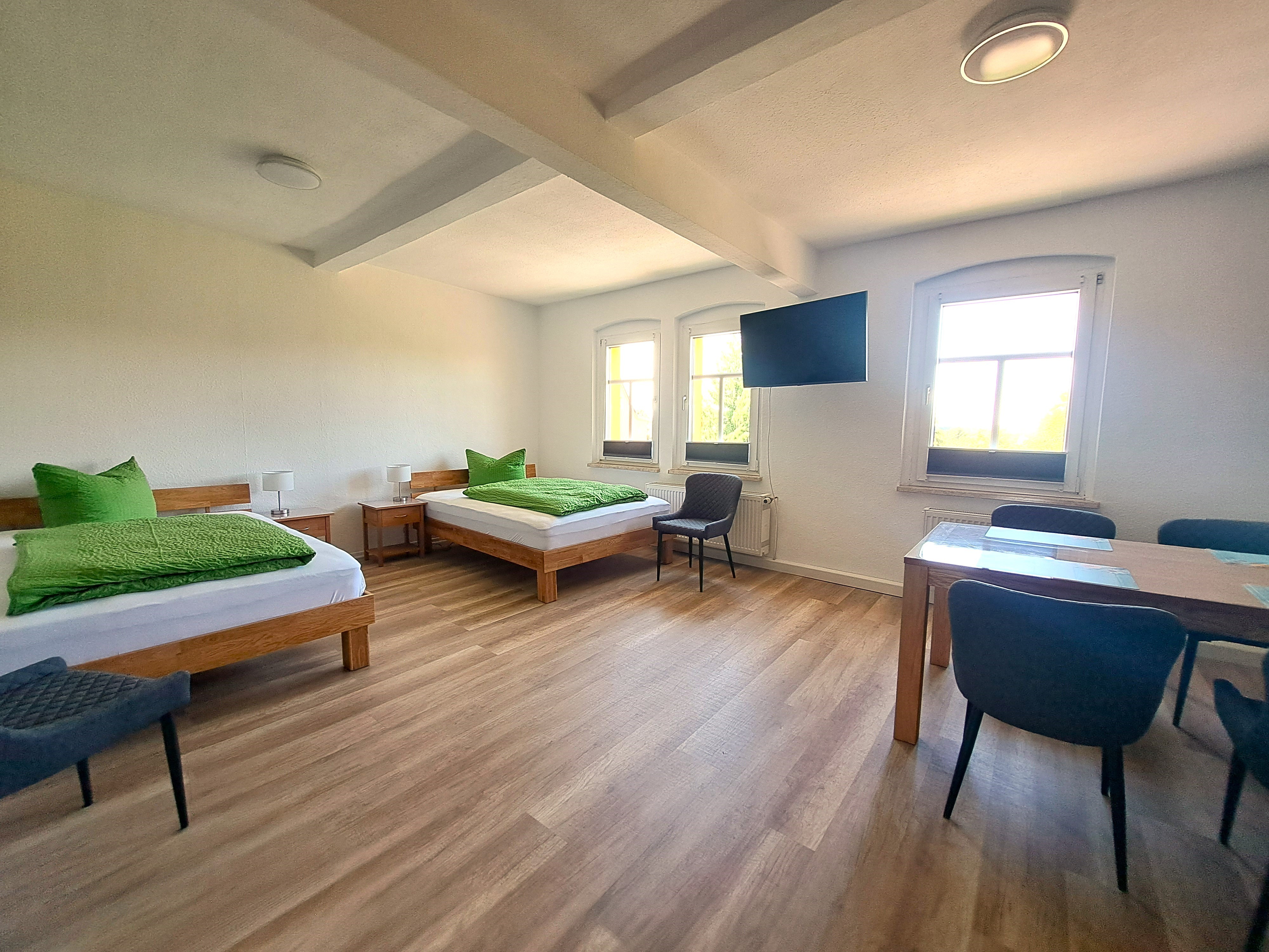 Monteur-Zimmer - Monteurwohnungen & Hotelzimmer für große Teams - XXL BETTEN in 04613 Lucka