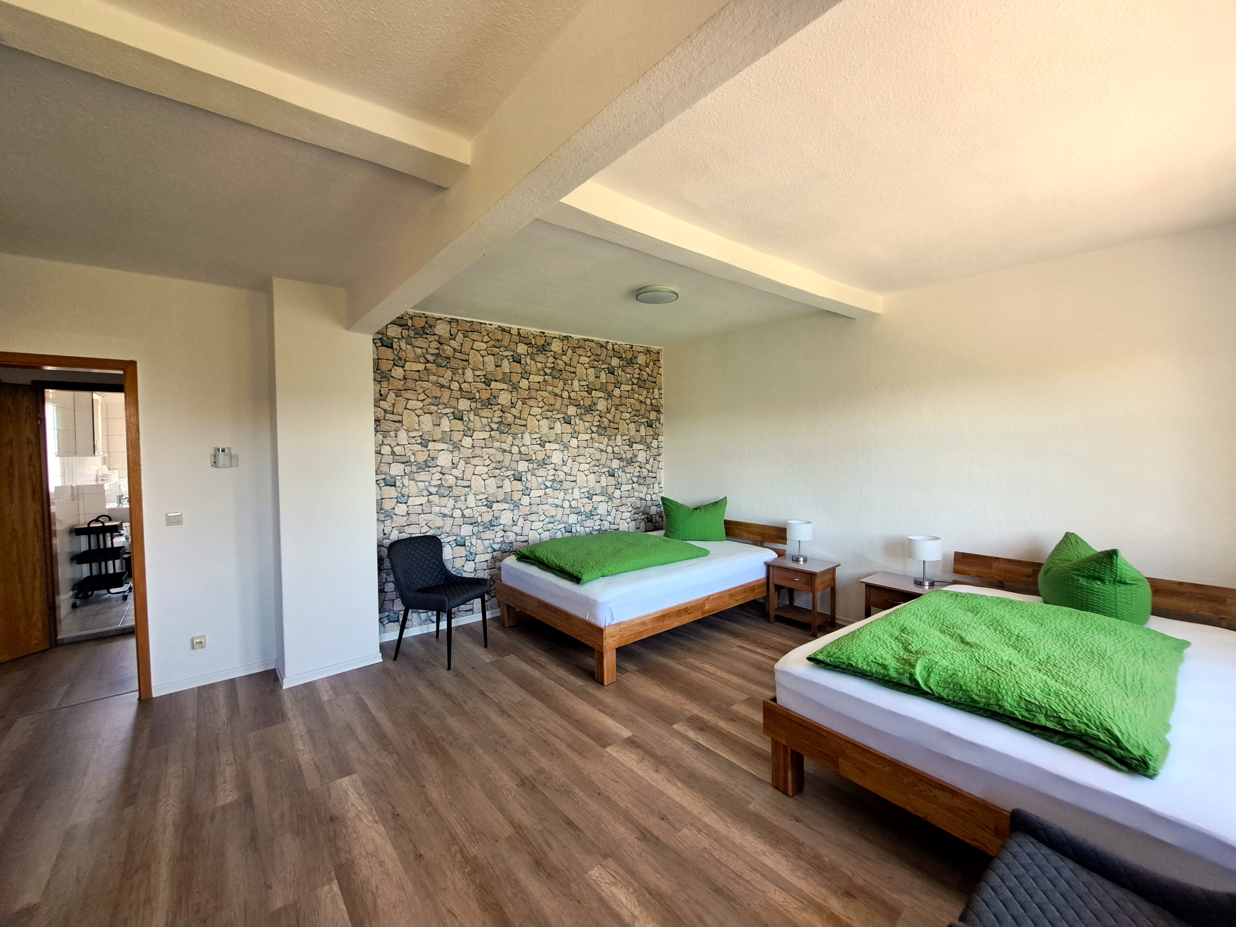 Monteur-Zimmer - Monteurwohnungen & Hotelzimmer für große Teams - XXL BETTEN in 04613 Lucka