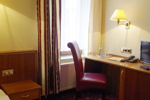 Monteur-Zimmer - https://tbb-prod-emea.imgix.net/attachments/room_type_photos/images/637850/637850/2c.jpg?auto=format,compress&fit=crop&crop=entropy&w=300&h=200&q=55 - Hotel Merseburger Hof