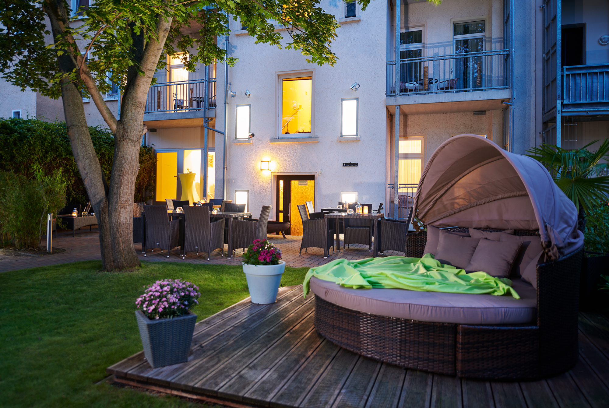 Monteur-Zimmer - http://www.auenwald-pension-leipzig.de/wp-content/uploads/2011/02/Auenwald-Hotel-Innenhof-3099_Vorschauen.jpg - Auenwald Hotel und Apartmenthaus