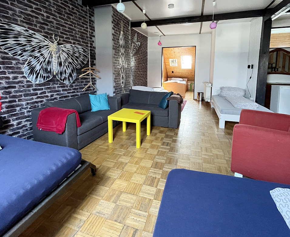 Monteur-Zimmer - Sachsen-Anhalt - https://www.homeplanethostel.de/image/bilder/Homeplanet-hostel-hotel-Leipzig-Connewitz_apartment_homepage_950x780px.jpg - Homeplanet Hostel