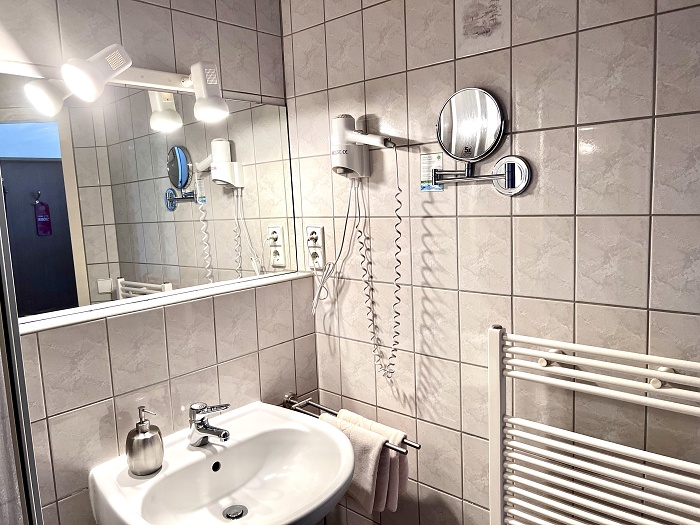 Monteur-Zimmer - Sachsen-Anhalt - https://www.pension-spangenberg.de/images/zimmer/Zimmer_08.jpg - Pension Haus Spangenberg