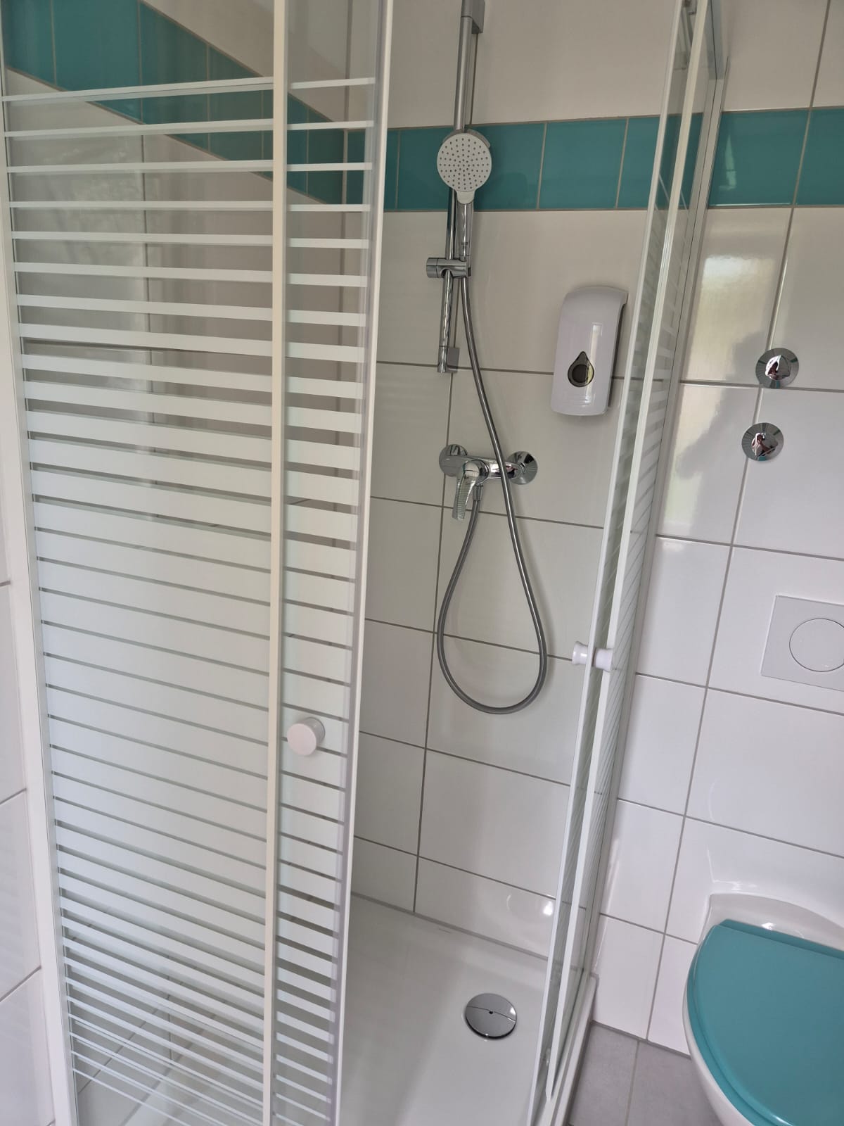 Monteur-Zimmer - Sachsen-Anhalt - https://hotel-lindenthal.com/wp-content/uploads/2025/07/WhatsApp-Image-2025-07-07-at-22.29.20-4.jpeg - Hotel Lindenthal