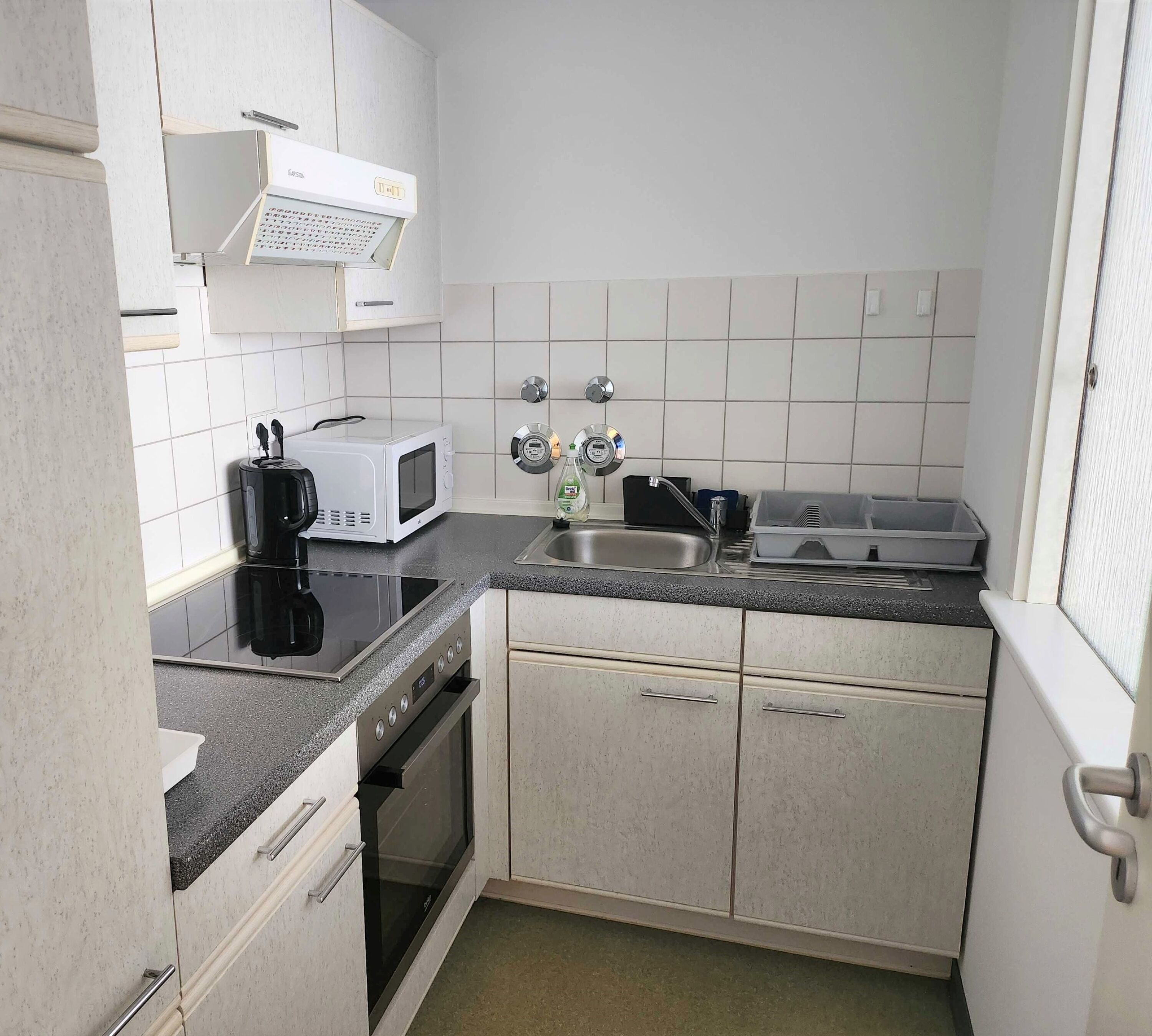 Monteur-Zimmer - Groitzsch - https://images.monteurzimmer.de/a97d162615/xl/a3e337f3-f128-483d-9a5a-fbcf6c8371c9.jpg - **** Hometime24 - Frisch renovierte Wohnung in Leipzig ****