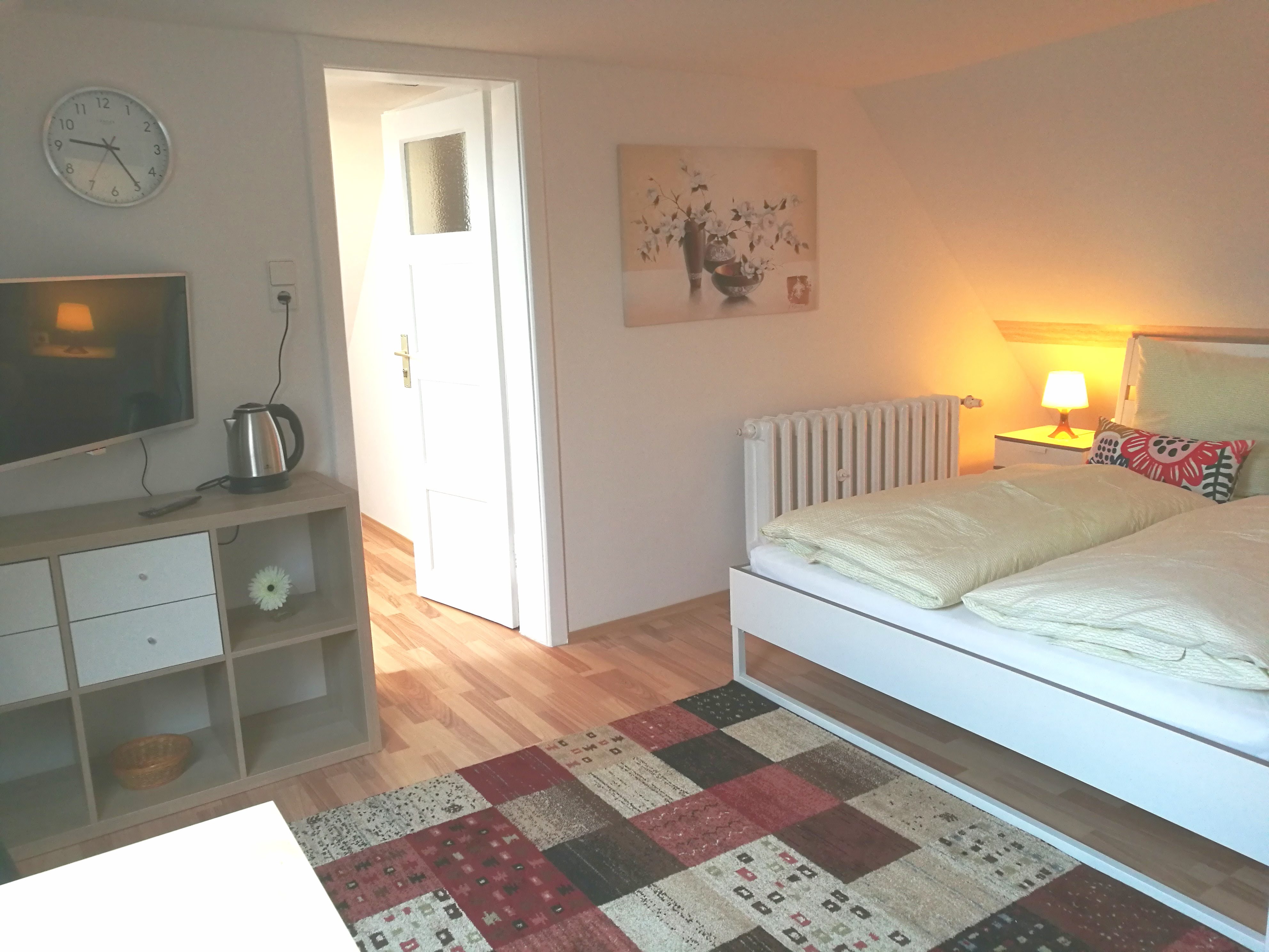 Monteur-Zimmer - Zahlungsarten: Bar vor Ort - Deutschland - DoppelbetZimmer mit Sofa OG - 4-Zimmer Haus in Leipzig in der Nähe Porsche BMW Werk Leipzig