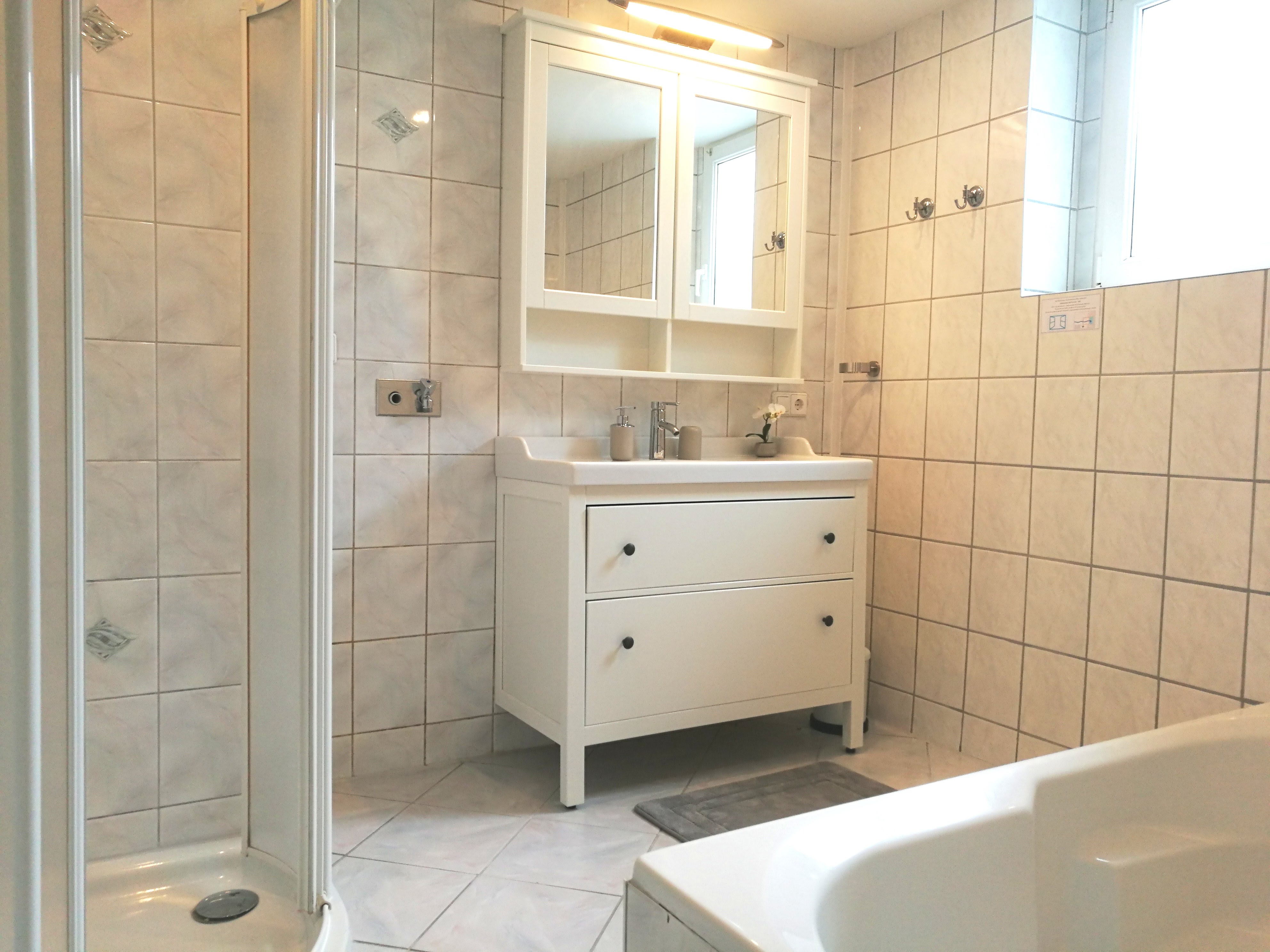 Monteur-Zimmer - Zahlungsarten: Bar vor Ort - Deutschland - Bad mit Badewanne - 4-Zimmer Haus in Leipzig in der Nähe Porsche BMW Werk Leipzig