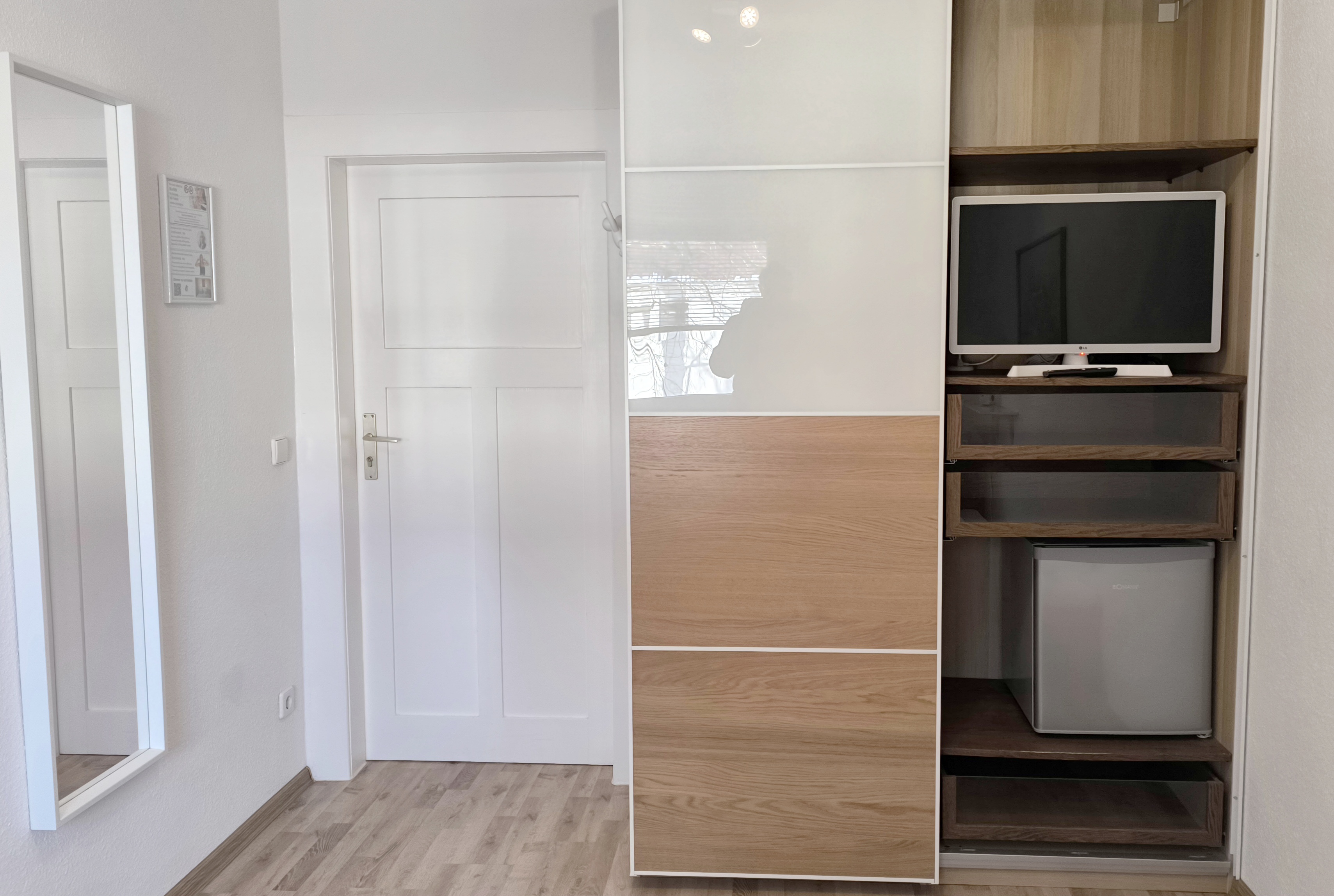 MonteurZimmer: EinzelZimmer 1OG - 4-Zimmer Haus in Leipzig in der Nähe Porsche BMW Werk Leipzig