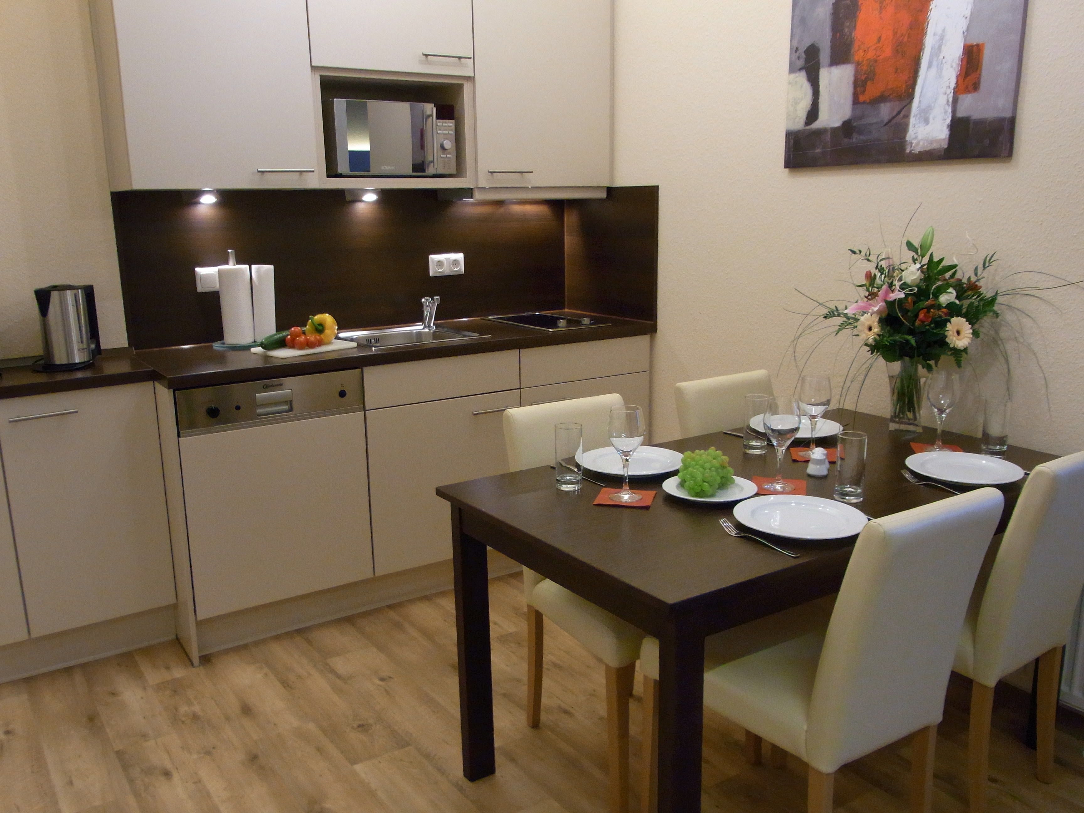 Monteur-Zimmer - Sachsen-Anhalt - https://images.trvl-media.com/lodging/9000000/8770000/8767100/8767054/e8e83aa2.jpg - Apartmenthotel Quartier M.