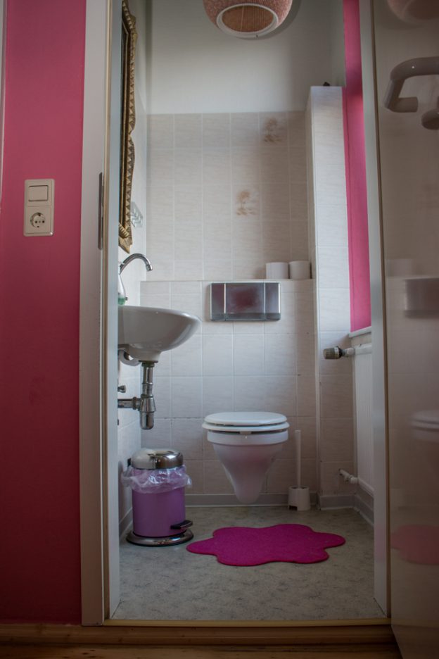 Monteur-Zimmer - Sachsen-Anhalt - https://hostel-blauer-stern.de/wp-content/uploads/2023/08/rosa3-624x936.jpg - Hostel Blue Star