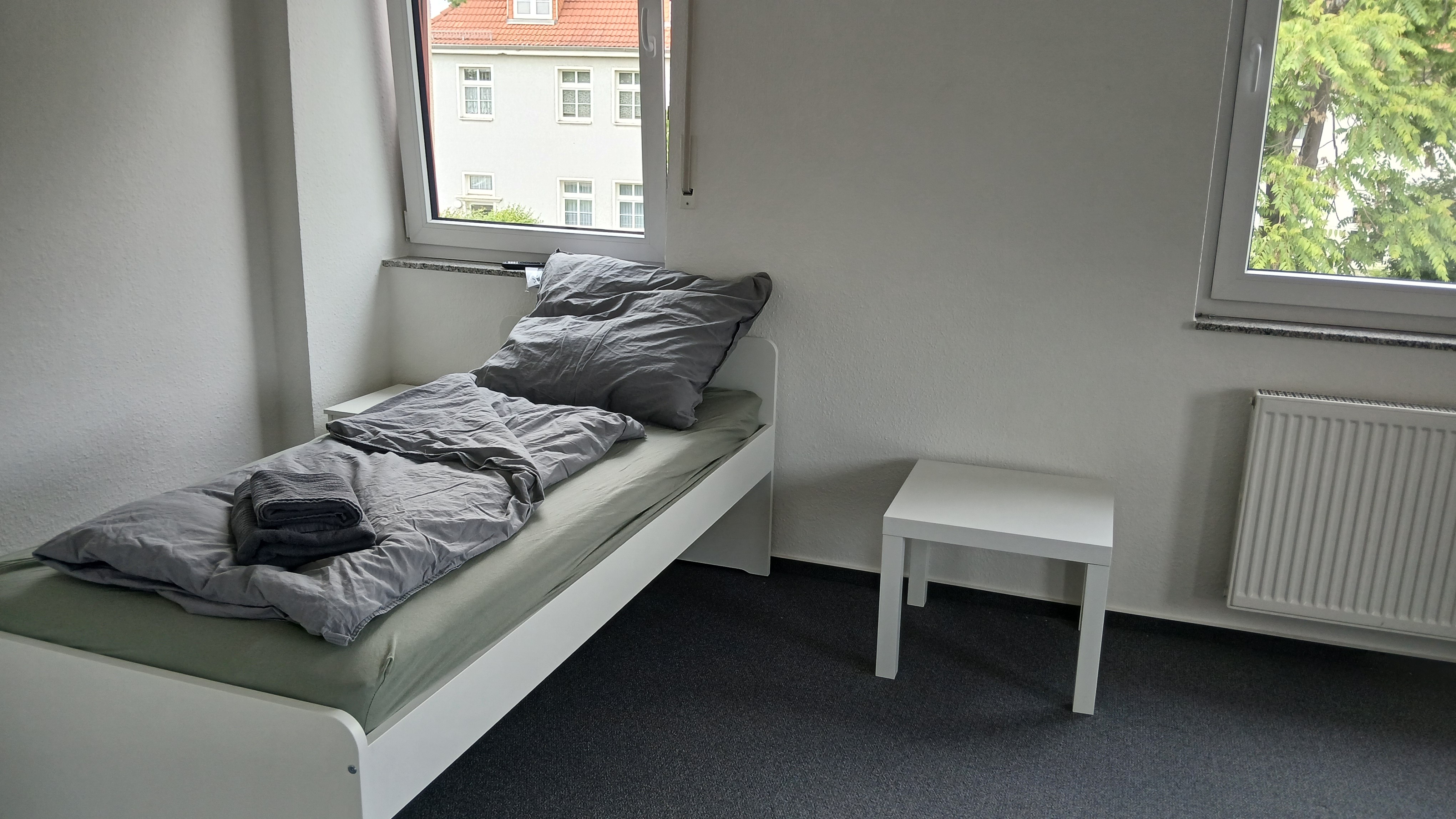 Monteur-Zimmer - Sachsen-Anhalt - Apartments mit Einzelbetten, Bad, voll ausgestattete Küche, WLAN in 06237 Leuna