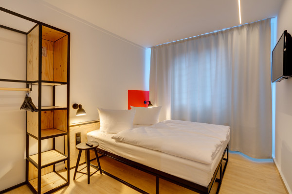 Monteur-Zimmer - Sachsen-Anhalt - https://hms.ibe.meininger-hotels.com/media/4691/MEININGER-Hotel-Leipzig-Hauptbahnhof-Double-Room-3-Q1A0368-Web.jpg?format=jpg&height=400&width=800 - MEININGER Hotel Leipzig Central Station