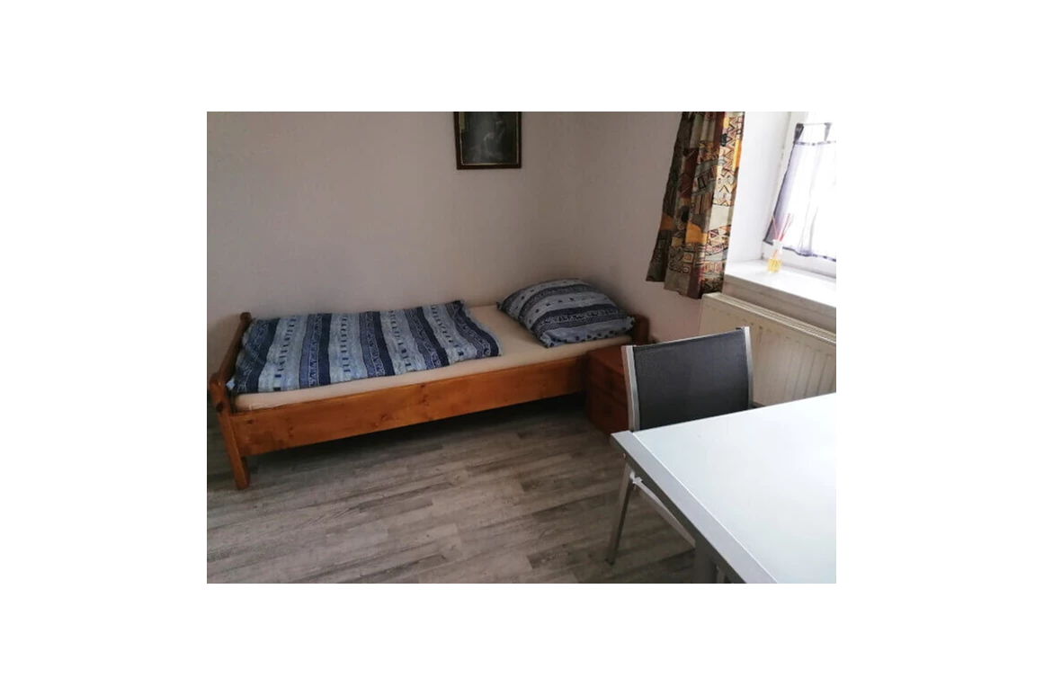 MonteurZimmer: Ruhiges Gästehaus im Grünen