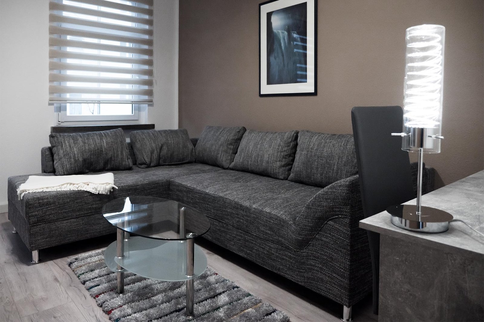 Monteur-Zimmer - Sachsen-Anhalt - https://ferienwohnung-leipzig-west.de/wp-content/uploads/2017/12/Ferienwohnung-links-Wohnzimmer-1.jpg - Ferienwohnung Leipzig West