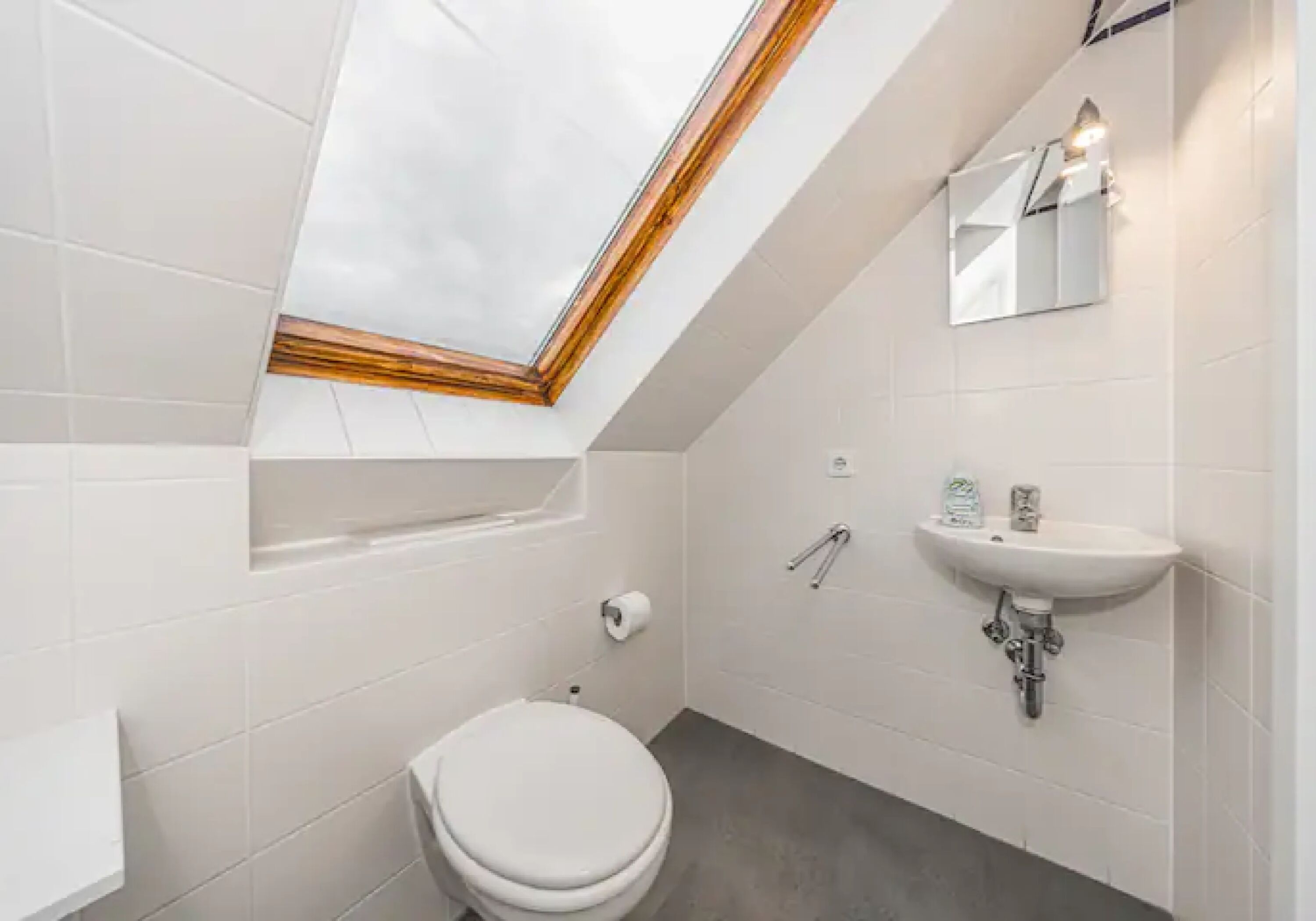 Monteur-Zimmer - Wohnung in Paul-List-Straße, Leipzig