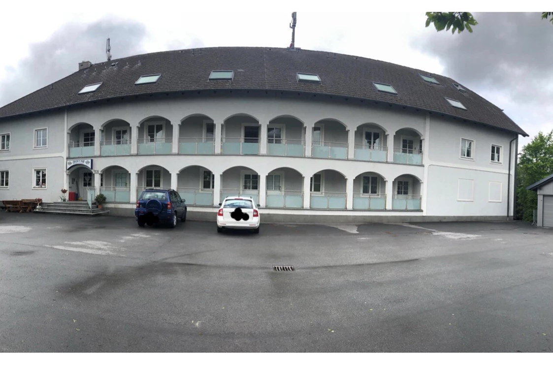 Monteur-Zimmer - Parkplatz: eigener Parkplatz für PKW vorhanden - Steyr - Hausgemeinschaft Kölbleitner - Fremdenzimmer & Monteurzimmer