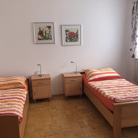 Monteur-Zimmer - Parkplatz: eigener Parkplatz für PKW vorhanden - Steyr - Hausgemeinschaft Kölbleitner - Fremdenzimmer & Monteurzimmer