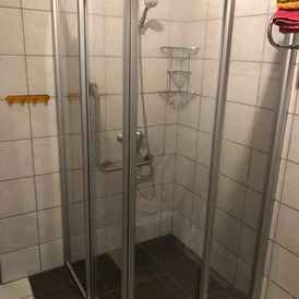 Monteur-Zimmer - Parkplatz: eigener Parkplatz für PKW vorhanden - Steyr - Hausgemeinschaft Kölbleitner - Fremdenzimmer & Monteurzimmer