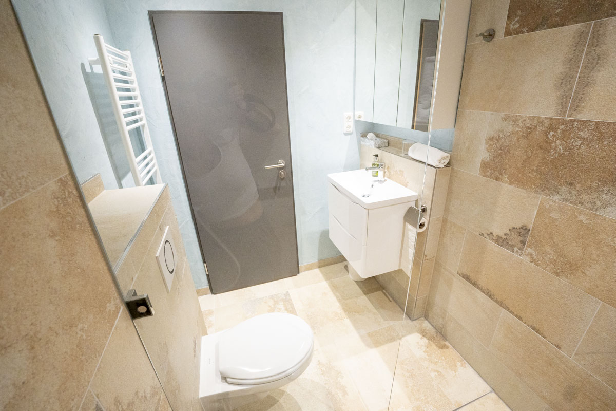 Monteur-Zimmer - Bayern - Badezimmer eines Einzelappartements - Wohnfakturei | serviced apartments in augsburg