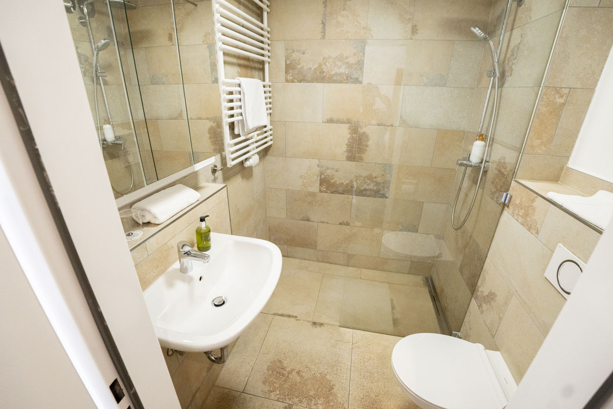 MonteurZimmer: Bad im Einzelappartement  - Wohnfakturei | serviced apartments in augsburg