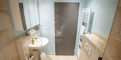 Monteur-Zimmer - Aichach (Landkreis Aichach-Friedberg) - Bad im Einzelappartement mit Küche  - Wohnfakturei | serviced apartments in augsburg