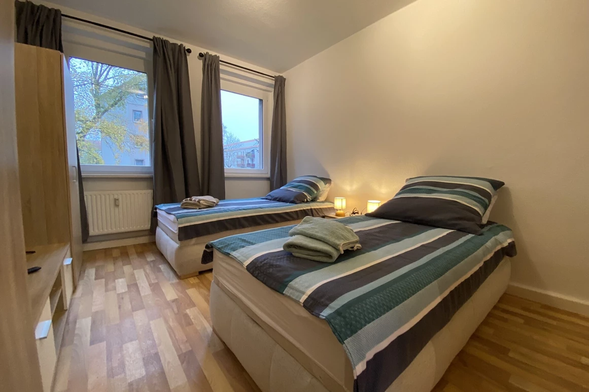 MonteurZimmer: Gemütliche Monteurswohnung - nur 5 Minuten vom Leuna- & Schkopauwerk in 06217 Merseburg (Saale)
