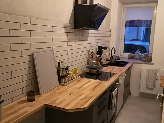 MonteurZimmer: Gemütliche - möbilierte 2 Zimmer-Wohnung mit urbaner Küche